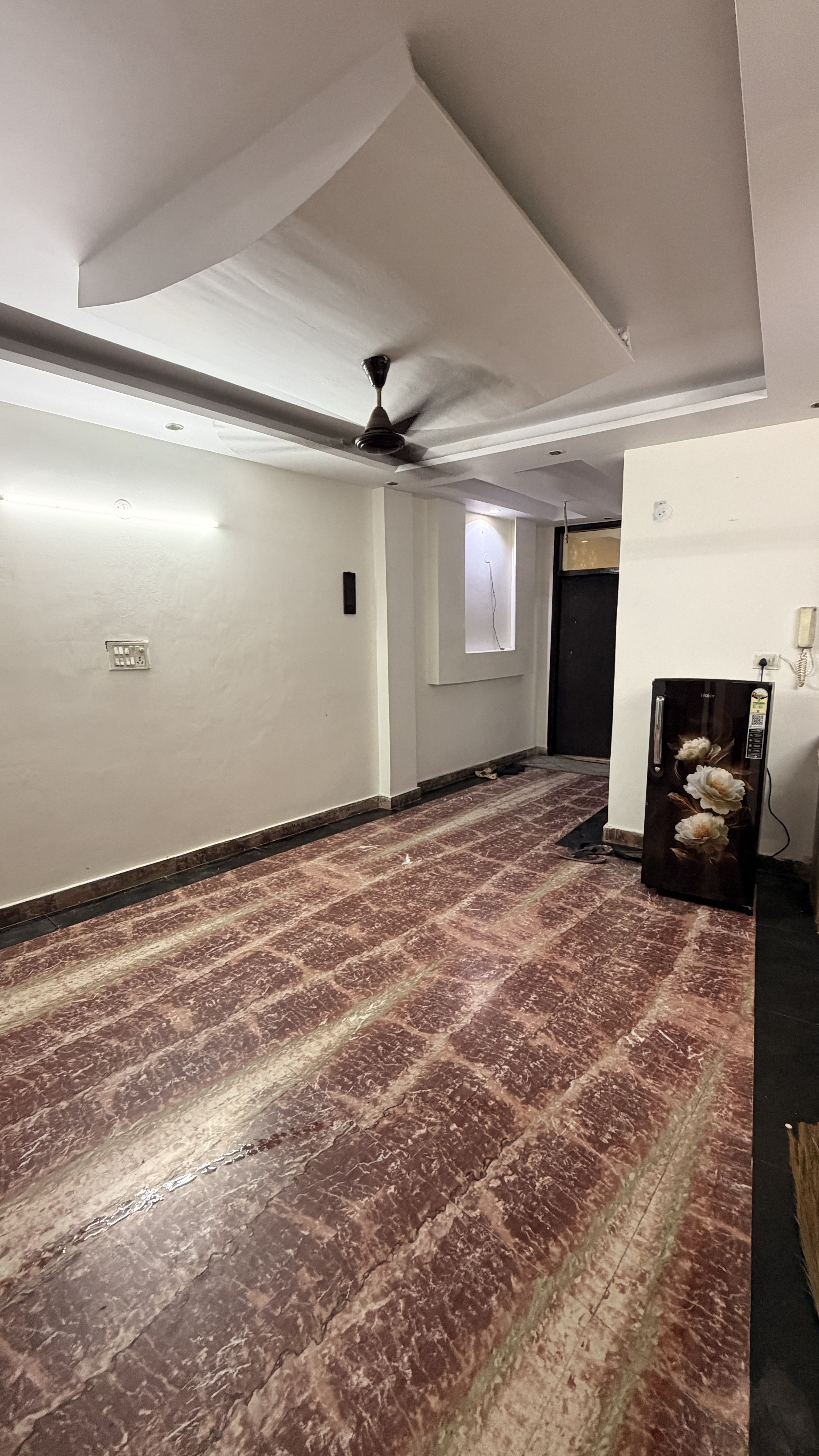 One room with balcony available in a 3 bhk flat