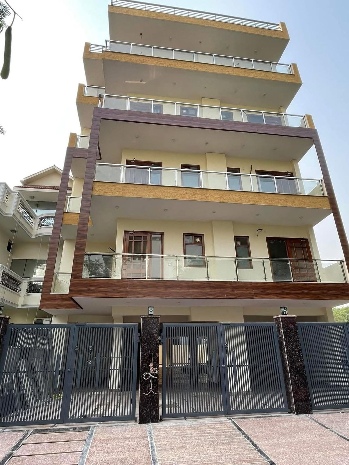 1 Room in 4 BHK Flat Palam Vihar Gurgaon