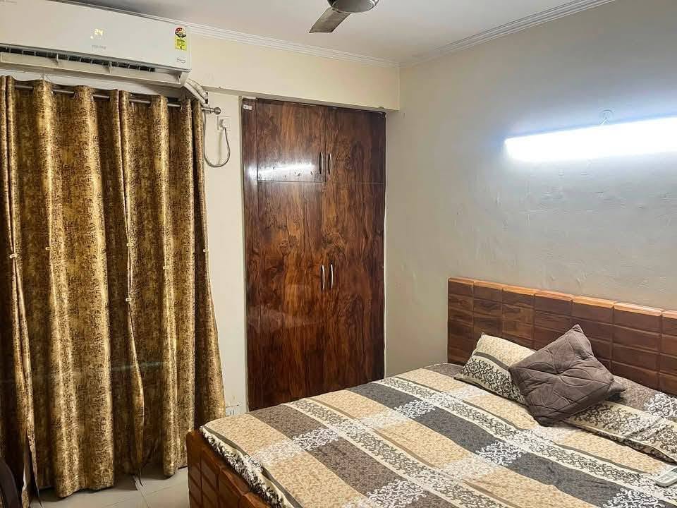 One Room in 3 BHK Flat  Near Ek Murti Greater Noida West