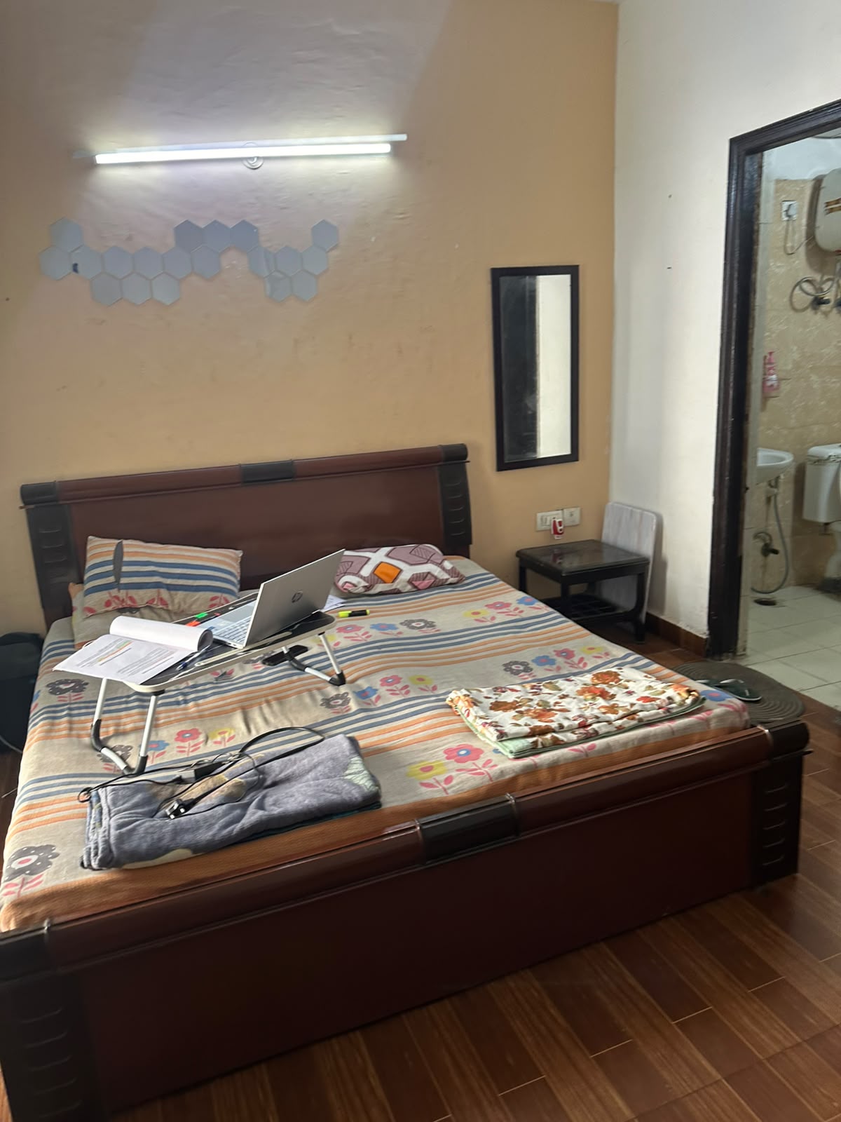 2 BHK Fully Furnished Flat Sector 76 Noida
