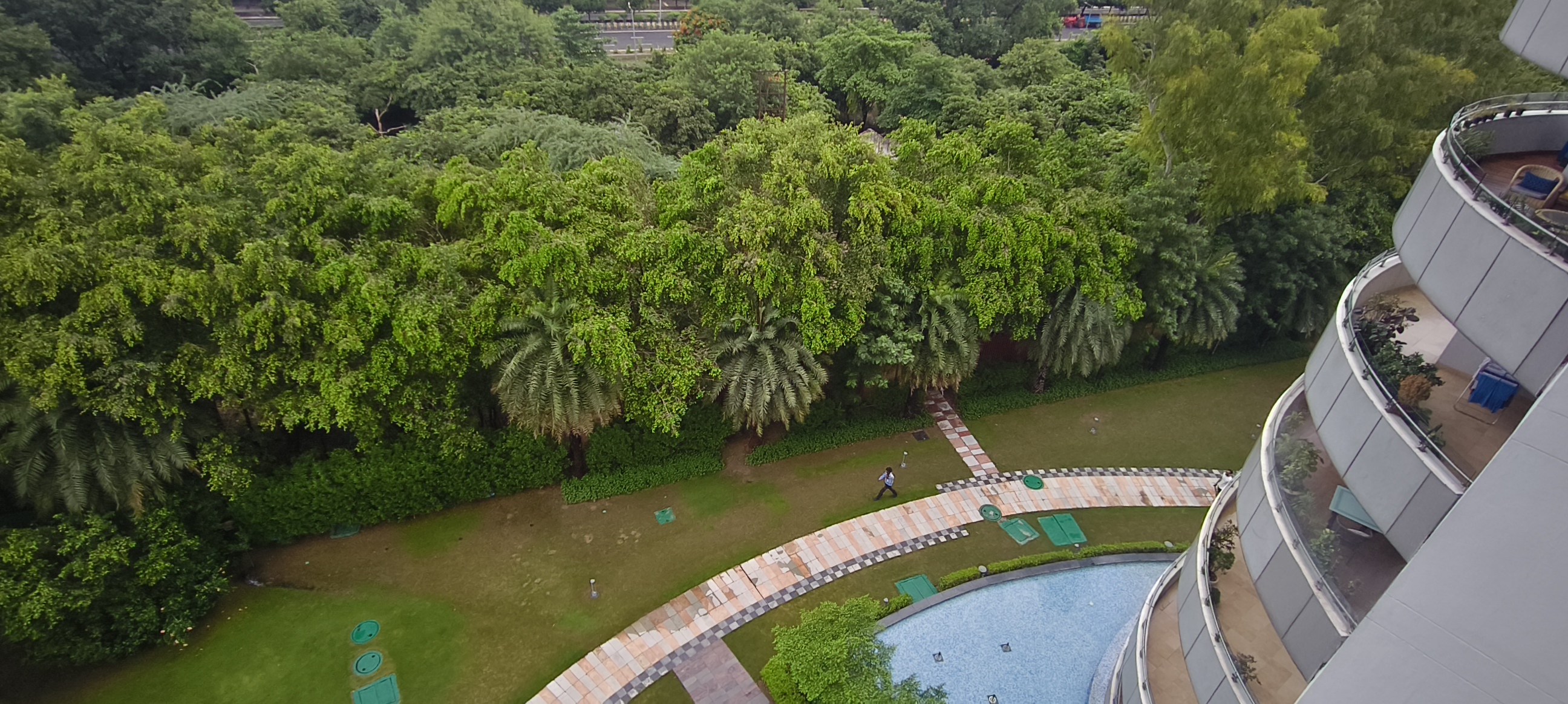 Spacious Private Room in 3 BHK Flat Sector 93B Noida