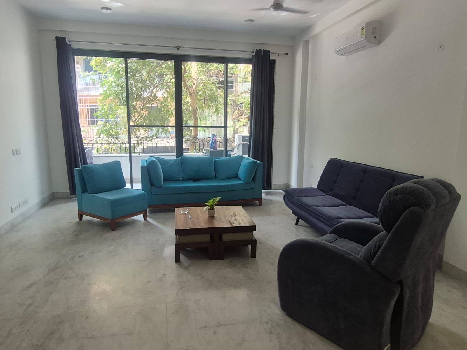 1 Room in 3 BHK Flat Sector 43 Sushant Lok