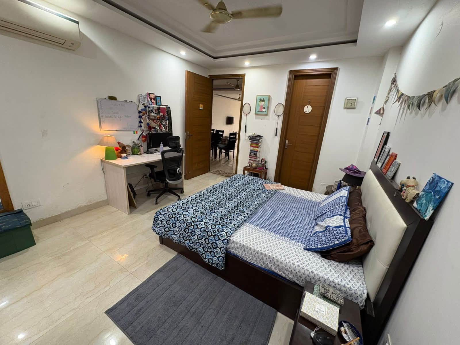 1 Room in 4 BHK Flat Sector 27 Gurgaon