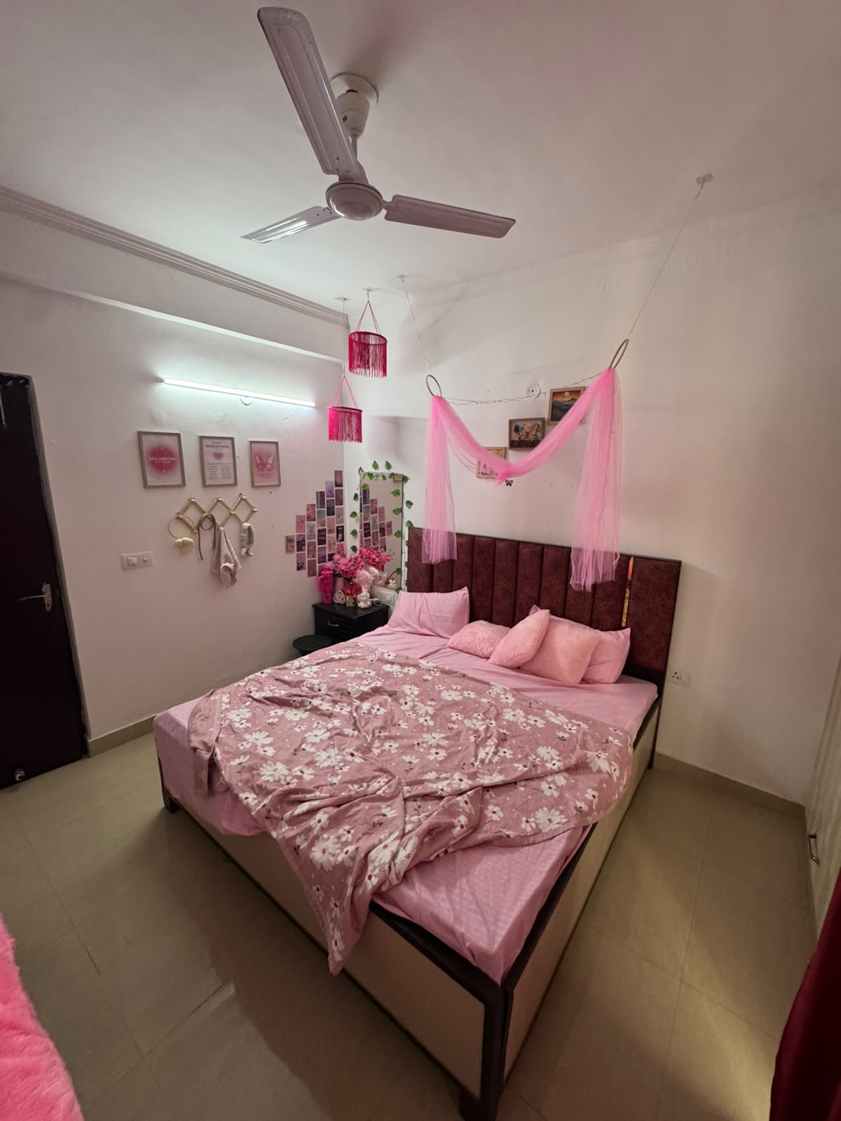 1 Room in 3 BHK Flat Silicon City Sector 76 Noida For Female