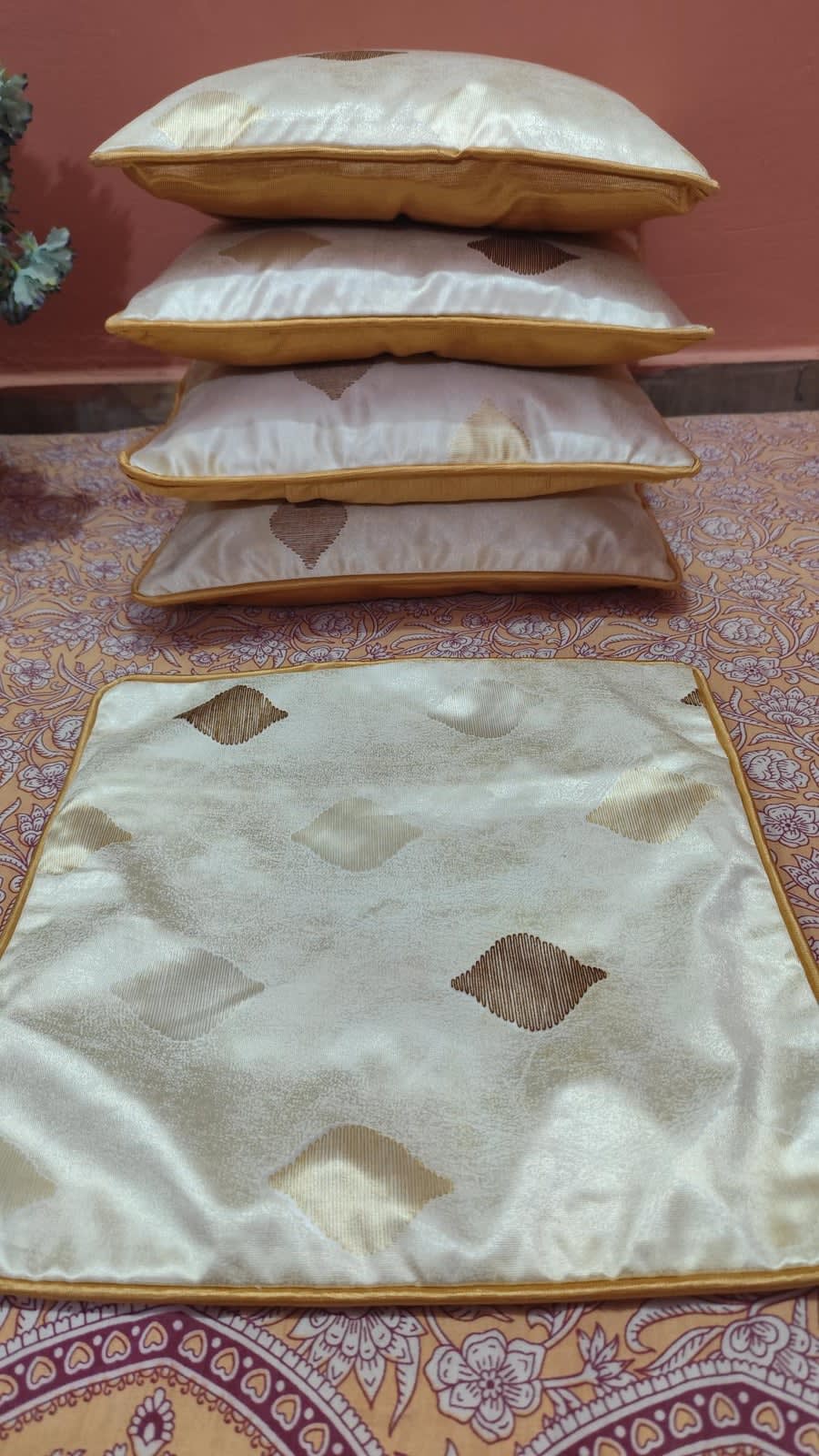 आइवरी गोल्ड डायमंड जैकार्ड कुशन कवर 16x16 इंच - 5 का सेट - photo 5