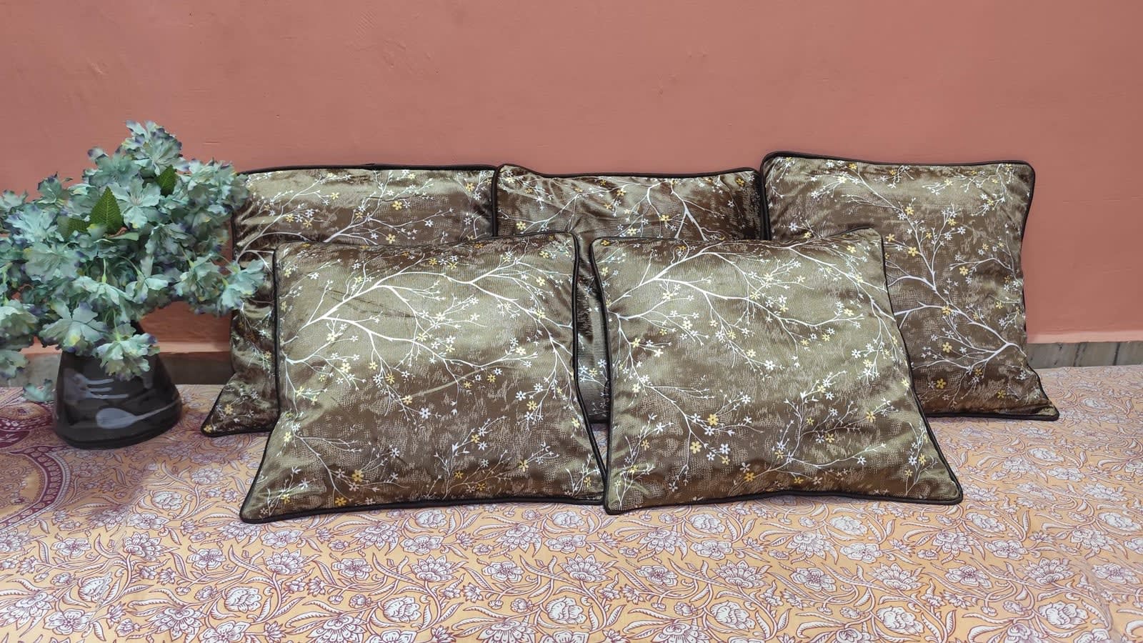 ऑलिव ब्रॉन्ज़ ब्लॉसम प्रिंट कुशन कवर 16x16 इंच - 5 का सेट - photo 1