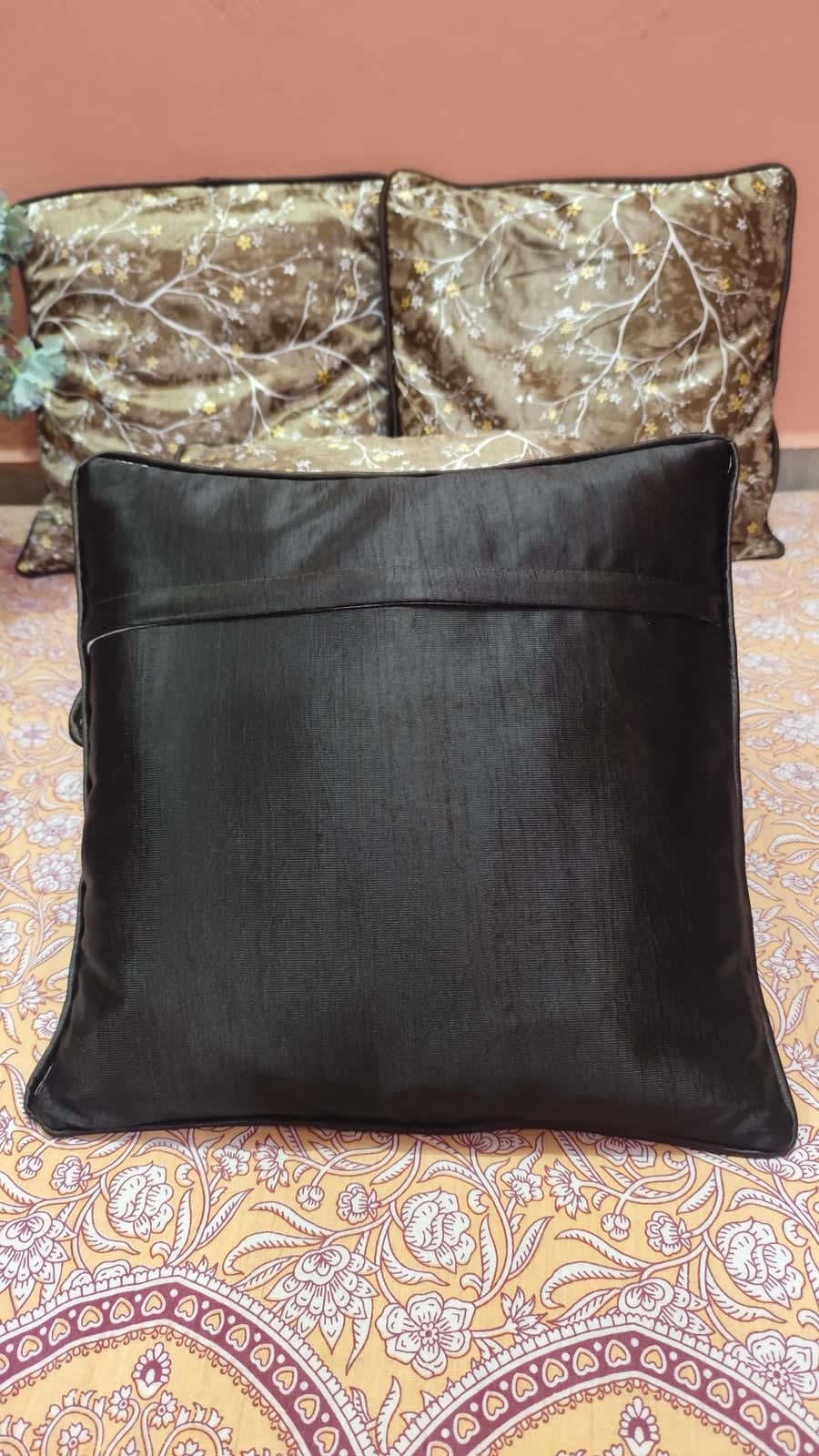 ऑलिव ब्रॉन्ज़ ब्लॉसम प्रिंट कुशन कवर 16x16 इंच - 5 का सेट - photo 3