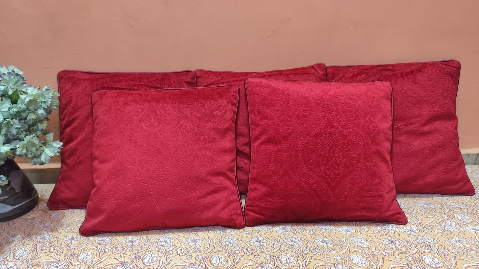 मरून एम्बॉस्ड वेलवेट कुशन कवर 16x16 इंच - 5 का सेट - photo 3