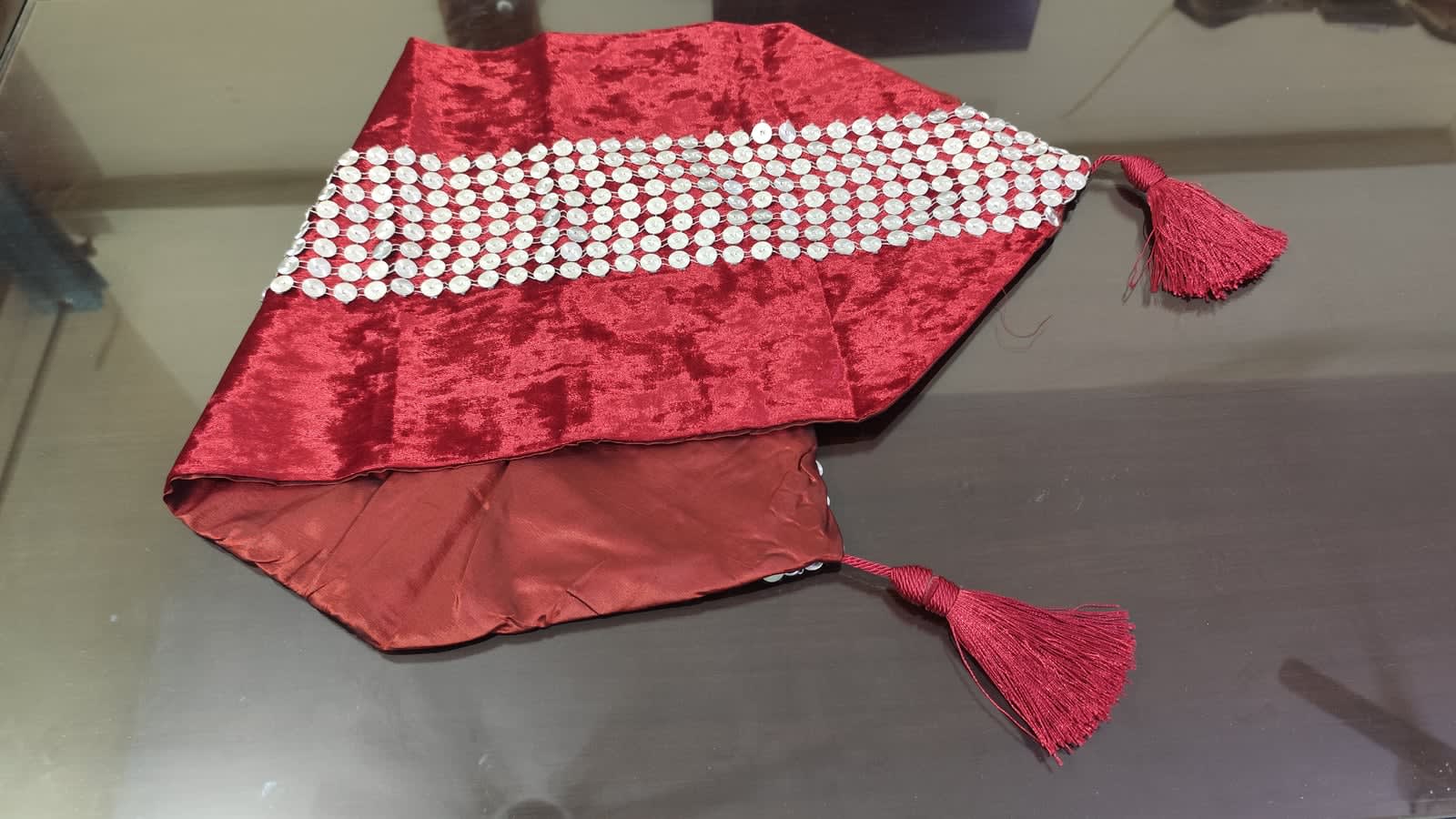 सेंट्रल टेबल रनर 13x36 इंच - मरून वेलवेट सीक्विन विद टैसल - photo 4