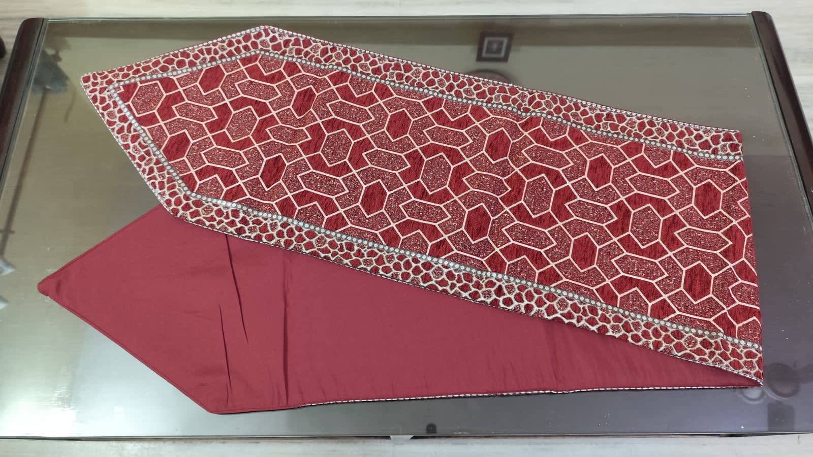 जैक्वार्ड डाइनिंग टेबल रनर 13x72 इंच - मरून हेक्सागोन प्रिंट - photo 2