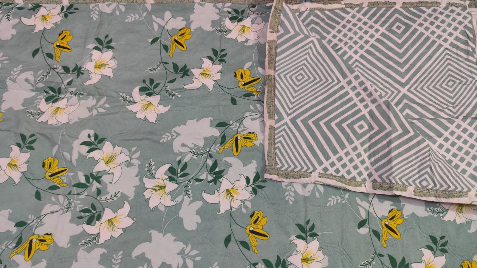 Tulip Original Reversible Microfibre Comforter, Single Bed 90x50 inches - Sage Green Lily Floral
