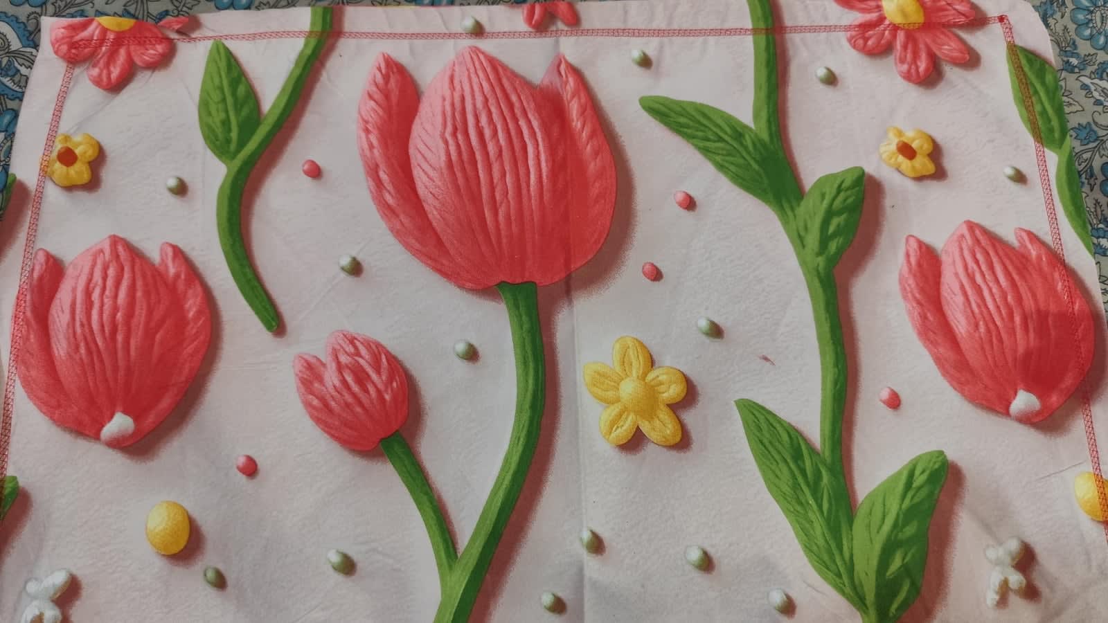 आइकॉनिक डिजिटल प्रिंट डबल बेडशीट 230x250 सेमी, 2 तकिए के कवर सहित - व्हाइट कोरल 3डी ट्यूलिप फ्लोरल - photo 1
