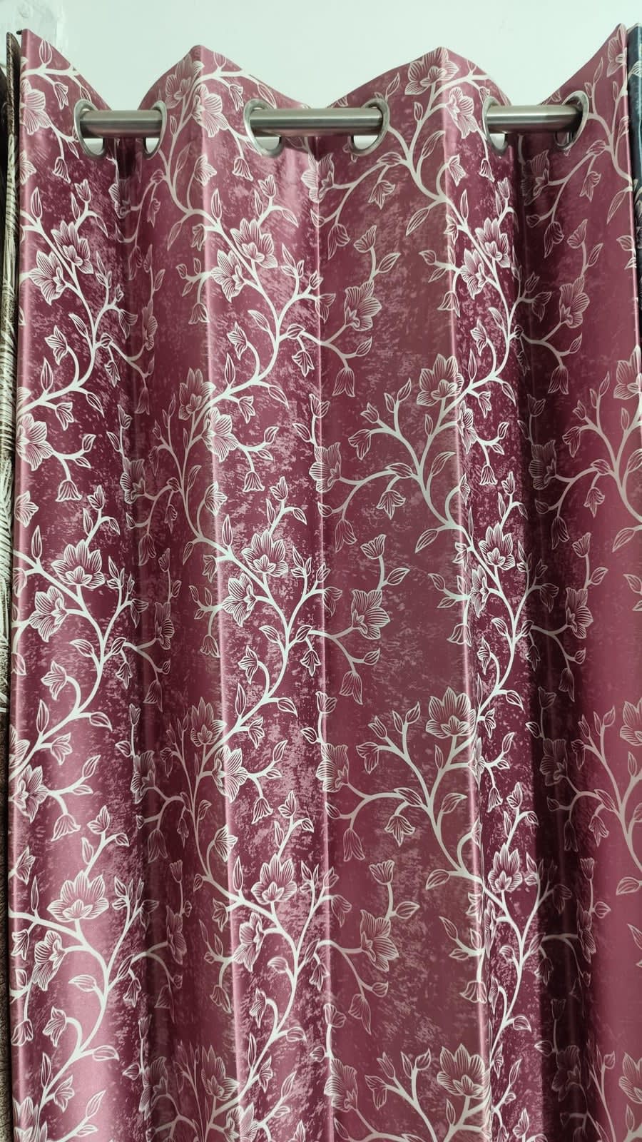 Mauve Floral Velvet Eyelet Curtain - 7x4 & 9x4 Ft - photo 1