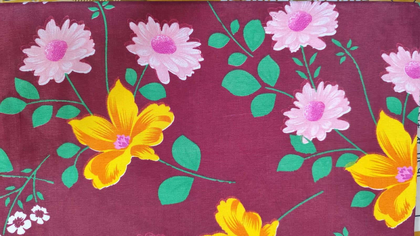 Victory Double Bedsheet 225x225 cm with 2 Pillow Covers - Maroon Daisy & Lily Floral - photo 2
