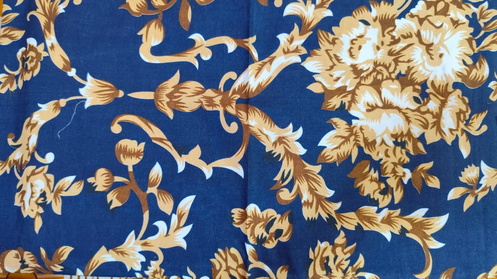 Victory Double Bedsheet 225x225 cm with 2 Pillow Covers - Navy Blue Gold Damask - photo 2