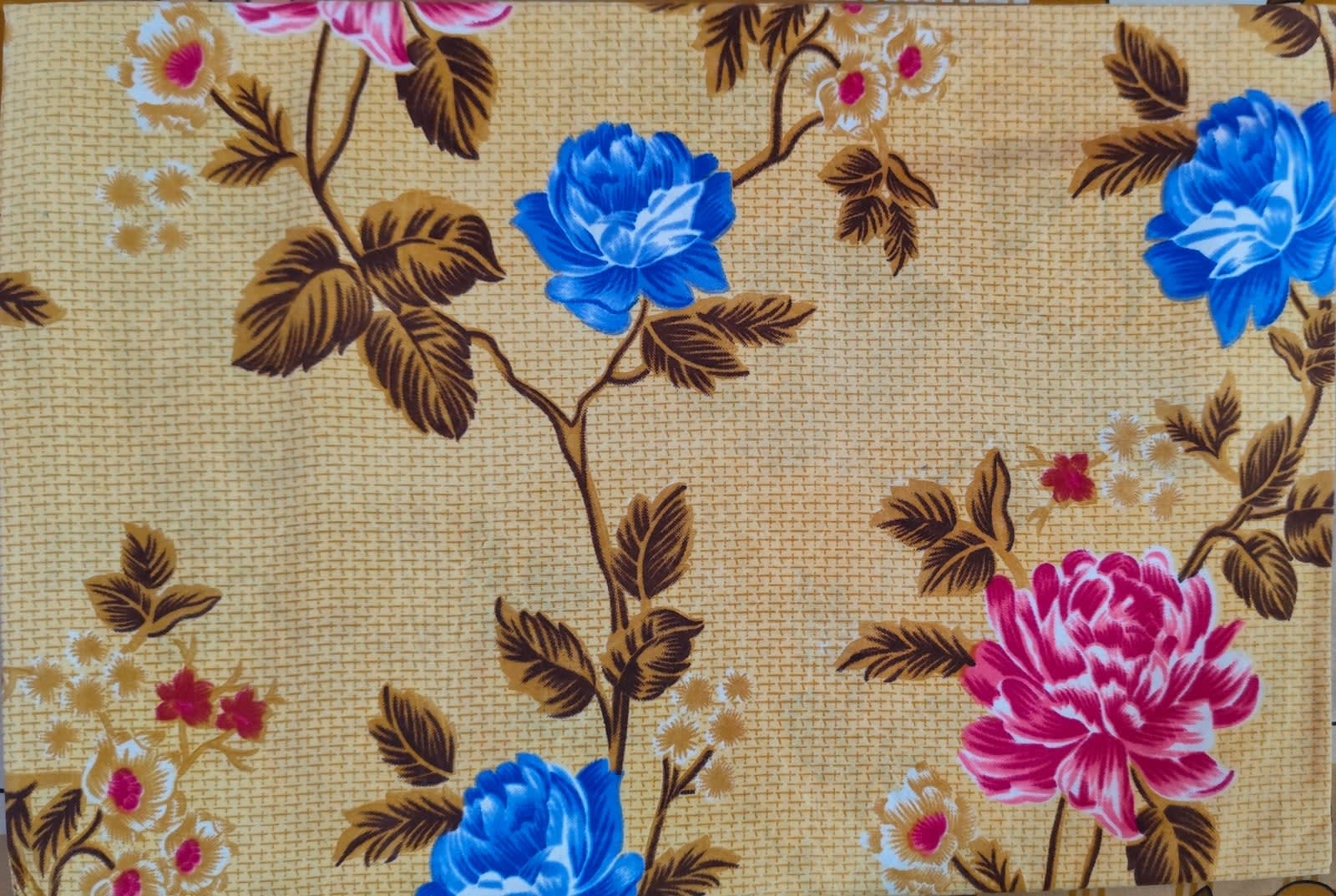 Victory Double Bedsheet 225x225 cm with 2 Pillow Covers - Golden Yellow Rose Floral
