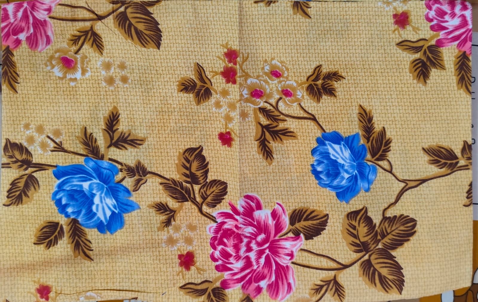Victory Double Bedsheet 225x225 cm with 2 Pillow Covers - Golden Yellow Rose Floral - photo 2