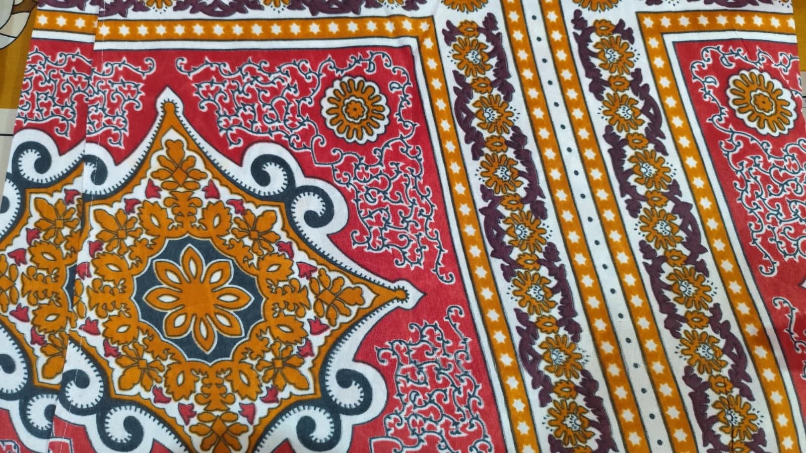 Victory Double Bedsheet 225x225 cm with 2 Pillow Covers - Red Traditional Medallion - photo 2