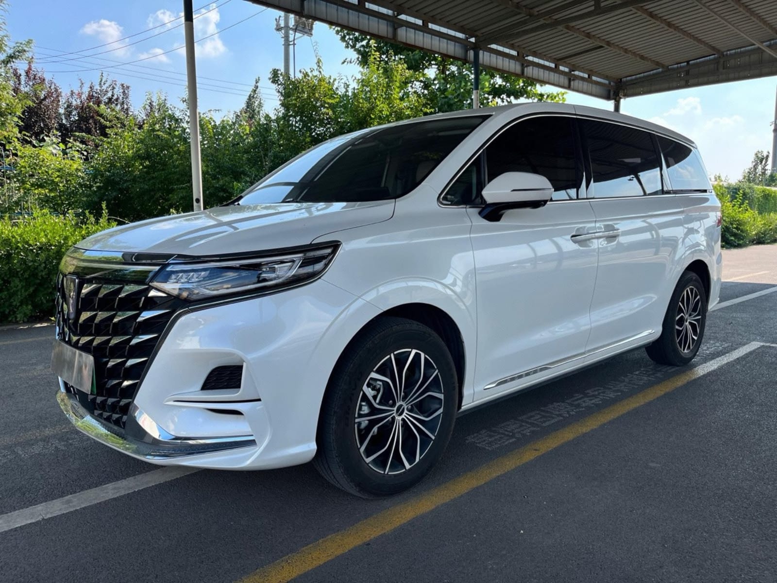 USED ROEWE iMAX8 DMH 2025 used car enlarged photo