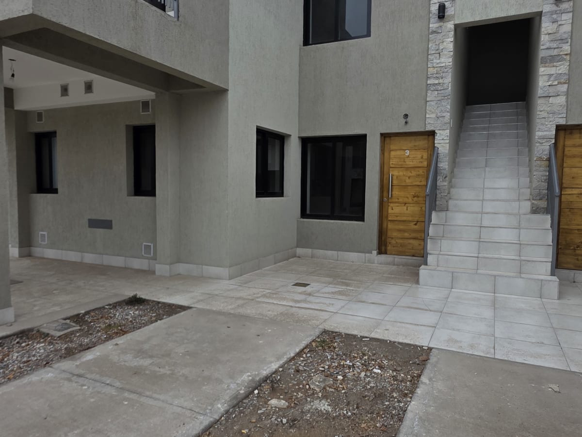 VENTA DÚPLEX B. PRIVADO RINCÓN VENETO. GUAYMALLÉN. USD 135.000