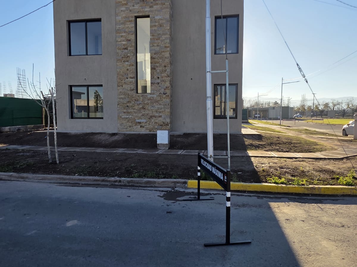 VENTA CASA B. PRIVADO LA QUEBRADA. LUJÁN DE CUYO. USD 235.000