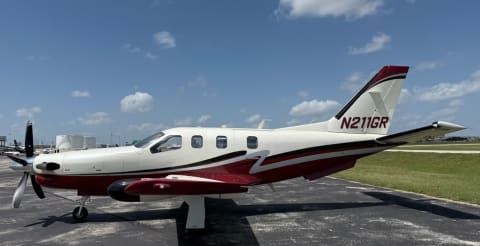 2008 Socata TBM 850 (N211GR) photo 2