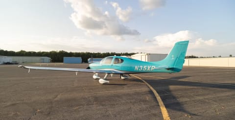 2011 Cirrus SR22-G3 (N35XP) photo 2