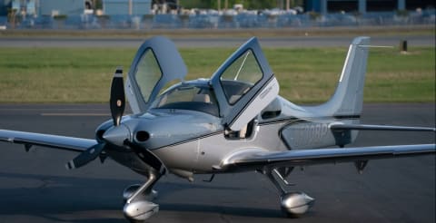 2023 Cirrus SR22-G6 GTS (N530BP) photo 2
