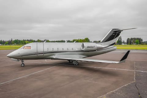 Bombardier Challenger 601 3A/ER (N40UT) photo 4