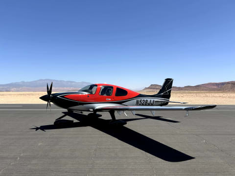 Cirrus SR22-G6 Turbo Arrivée (N528JJ) photo 2