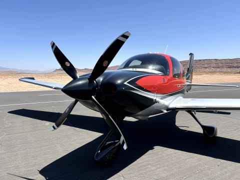 Cirrus SR22-G6 Turbo Arrivée (N528JJ) photo 4