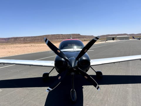 Cirrus SR22-G6 Turbo Arrivée (N528JJ) photo 6