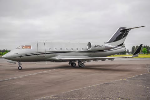Bombardier Challenger 601 3A/ER (N40UT) photo 3