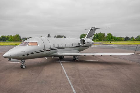 Bombardier Challenger 601 3A/ER (N40UT) photo 5