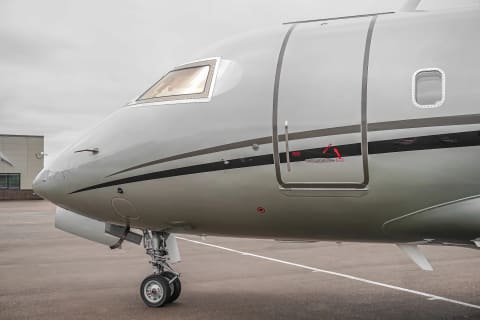 Bombardier Challenger 601 3A/ER (N40UT) photo 6