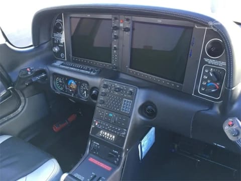 2013 Cirrus SR22-G5 Turbo GTS (N828ZZ) photo 3