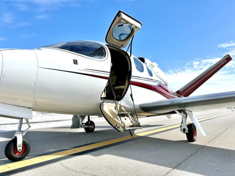 2017 Cirrus SF50-G1 Elite (N517AB) photo 2