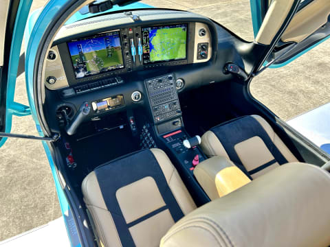 2022 Cirrus SR22-G6 GTS (N654MF) photo 2