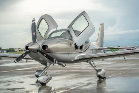 2019 Cirrus SR22-G6 GTS (N777CL) photo 2