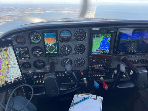 1998 Cessna 182S Skylane (N9681) photo 2