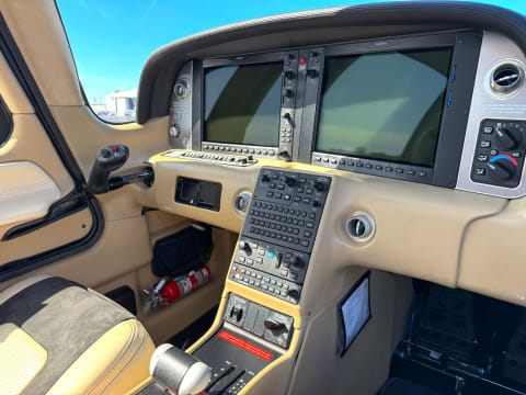 2022 Cirrus SR22-G6 Turbo GTS (N19RW) photo 3