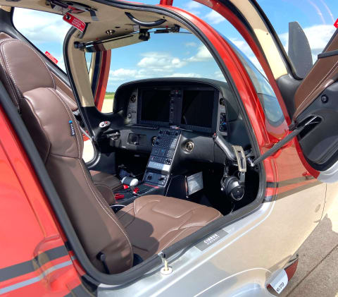 2016 Cirrus SR22-G5 Turbo GTS (N340SP) photo 3
