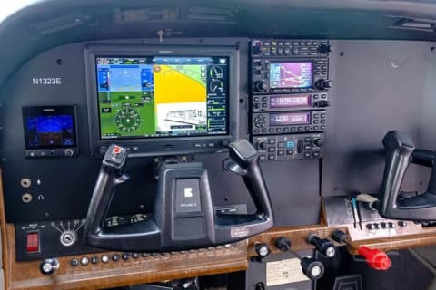 1982 Cessna 182R (N1323E) photo 3