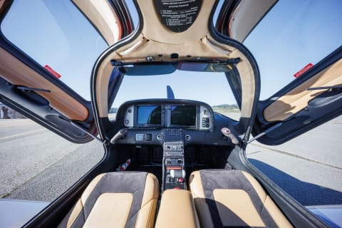 2023 Cirrus SR22-G6 GTS (N348CC) photo 3