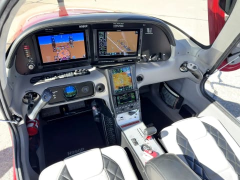 2004 Cirrus SR22-G2 (N990P) photo 2