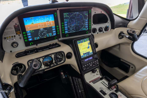 2006 Cirrus SR22-G2 GTS (N563MM) photo 2