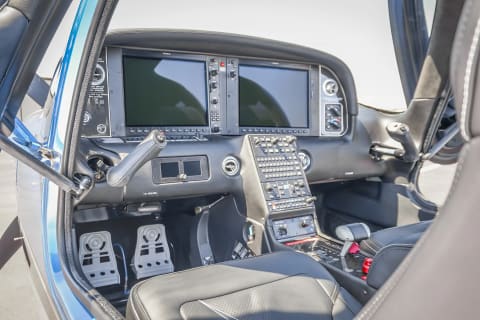 2022 Cirrus SR22-G6 Turbo (N909TM) photo 3