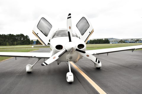 2004 Cirrus SR22-G2 (N914TL) photo 3