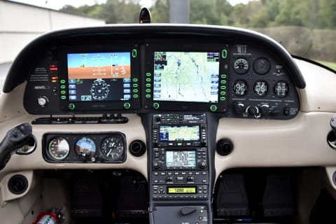 2004 Cirrus SR22-G2 (N914TL) photo 4