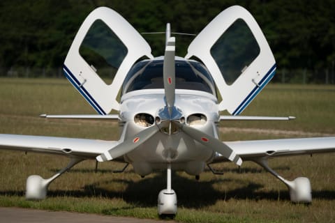 2003 Cirrus SR20-G1 (N66JP) photo 4